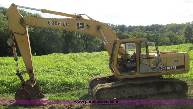 image for item I3827 1994 John Deere 690E LC excavator