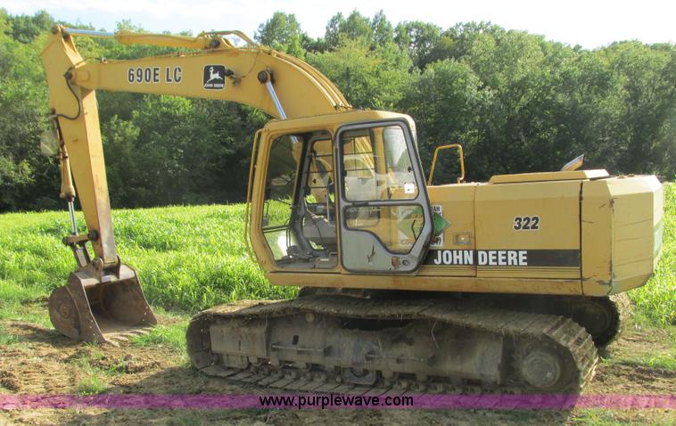 image for item I3827 1994 John Deere 690E LC excavator