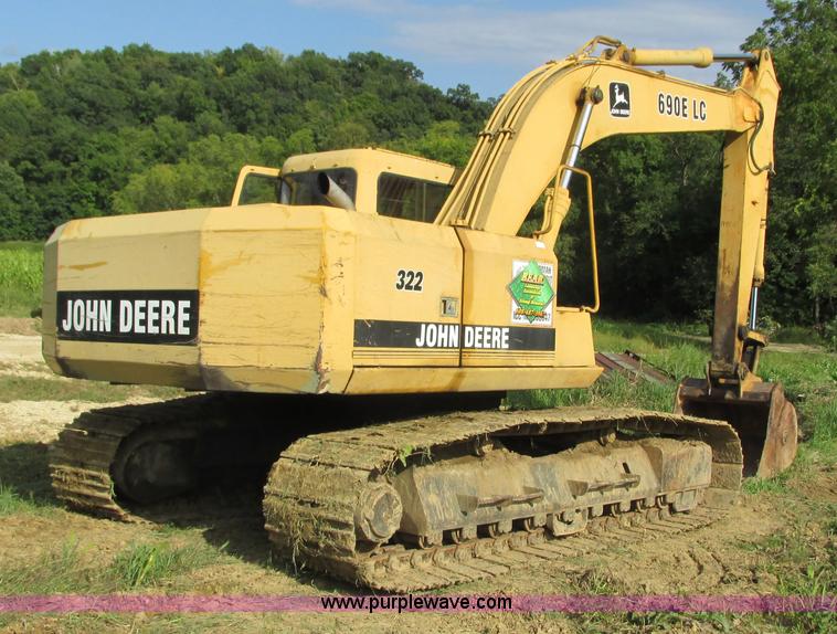 image for item I3827 1994 John Deere 690E LC excavator