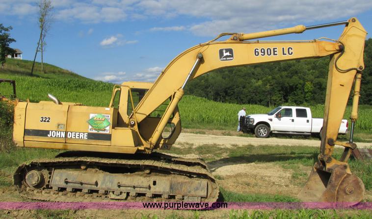 image for item I3827 1994 John Deere 690E LC excavator