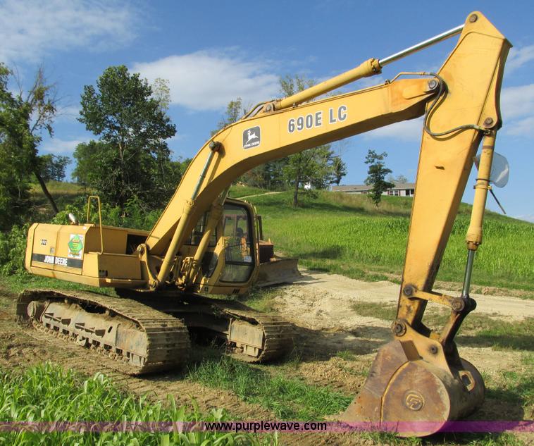 image for item I3827 1994 John Deere 690E LC excavator
