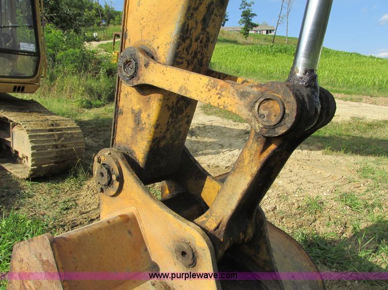 image for item I3827 1994 John Deere 690E LC excavator