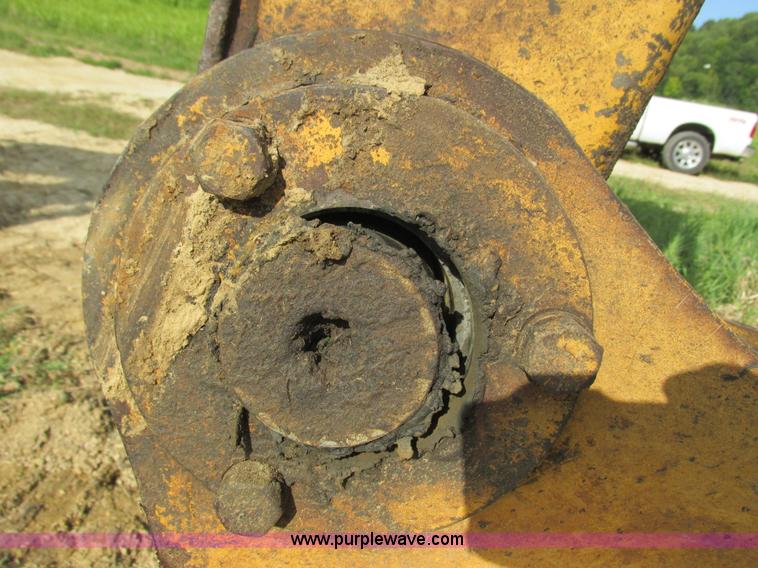 image for item I3827 1994 John Deere 690E LC excavator