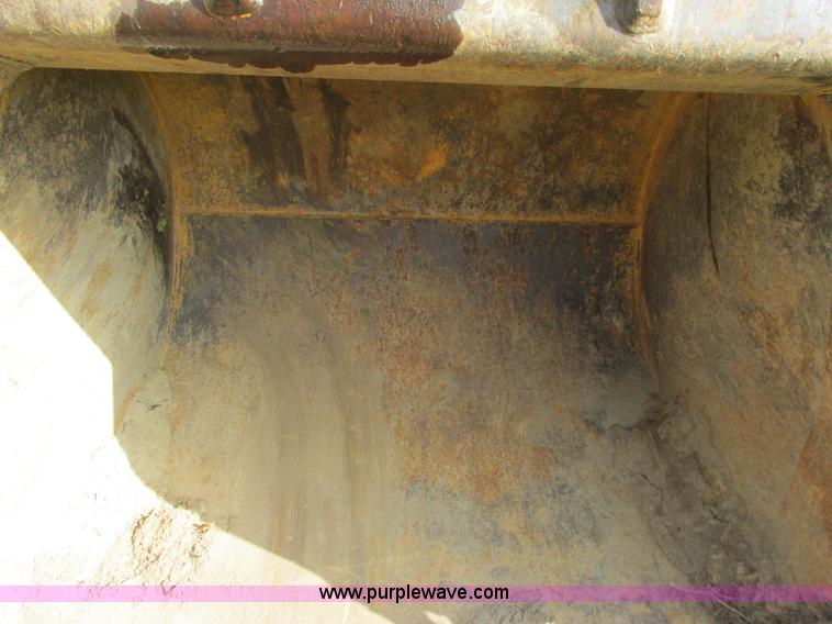 image for item I3827 1994 John Deere 690E LC excavator