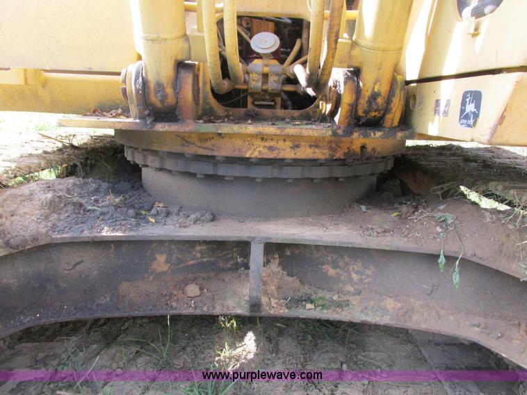 image for item I3827 1994 John Deere 690E LC excavator