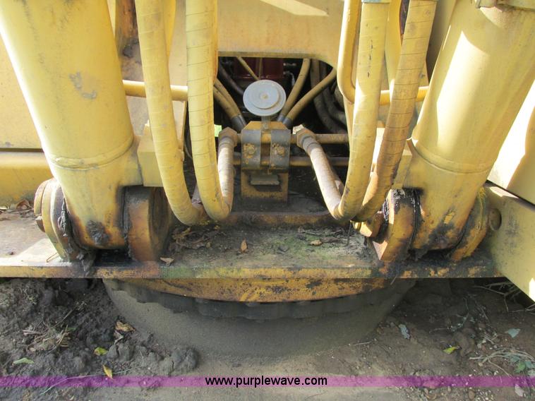 image for item I3827 1994 John Deere 690E LC excavator