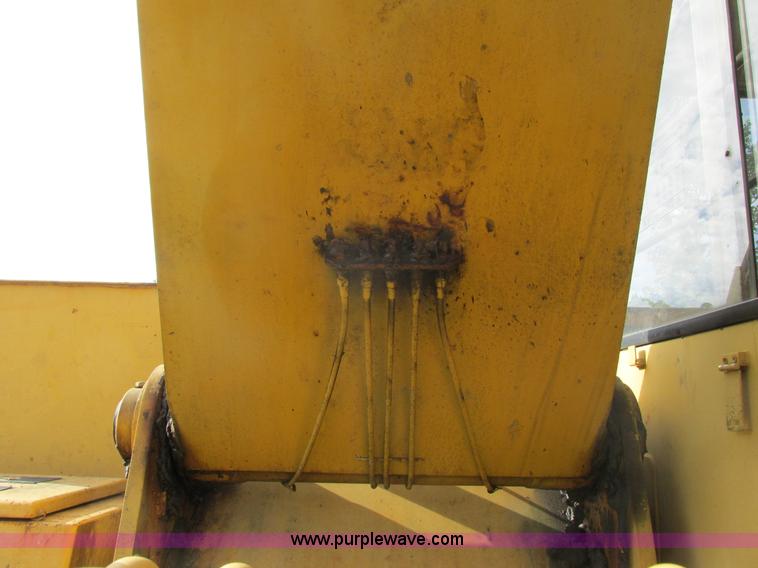 image for item I3827 1994 John Deere 690E LC excavator