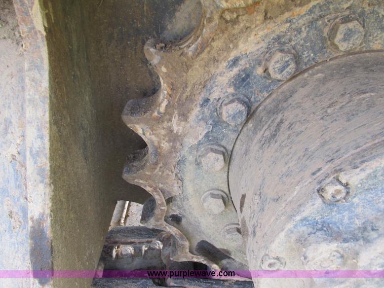 image for item I3827 1994 John Deere 690E LC excavator