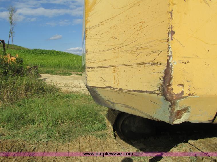 image for item I3827 1994 John Deere 690E LC excavator