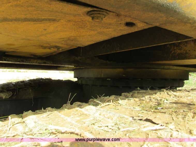 image for item I3827 1994 John Deere 690E LC excavator