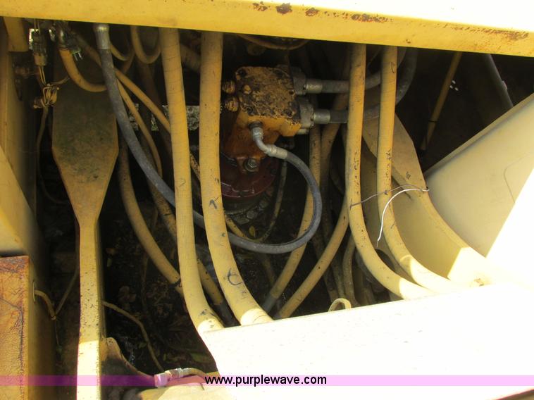 image for item I3827 1994 John Deere 690E LC excavator