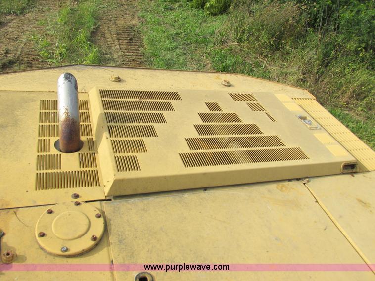 image for item I3827 1994 John Deere 690E LC excavator