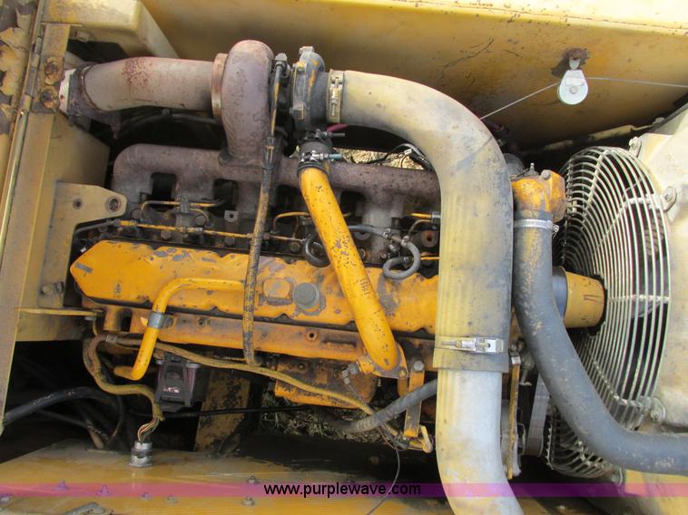 image for item I3827 1994 John Deere 690E LC excavator