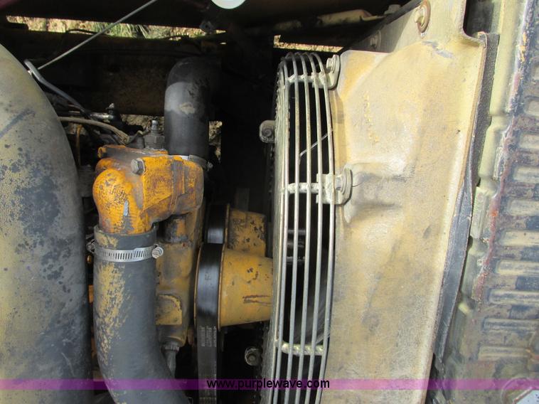 image for item I3827 1994 John Deere 690E LC excavator