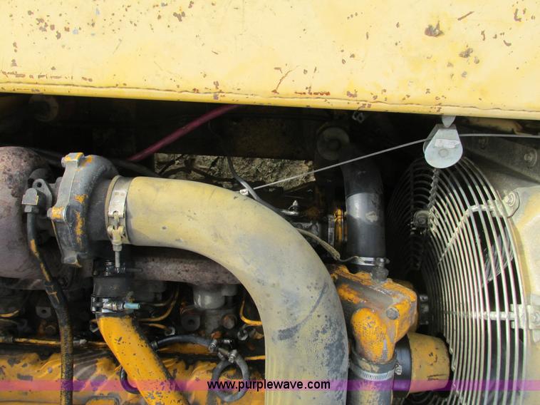 image for item I3827 1994 John Deere 690E LC excavator