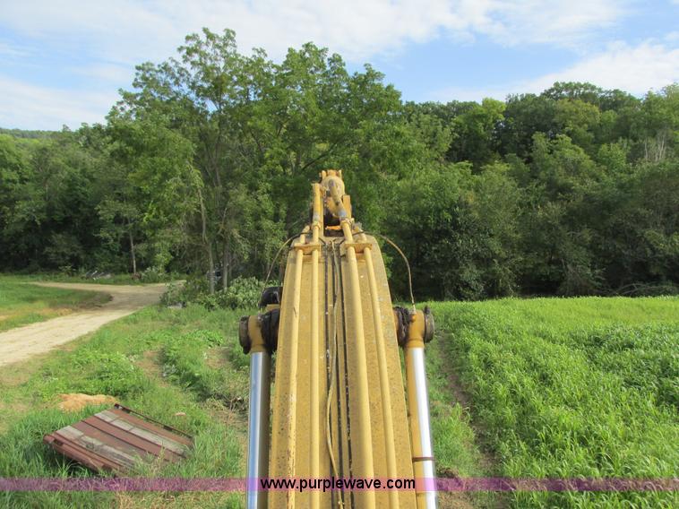 image for item I3827 1994 John Deere 690E LC excavator