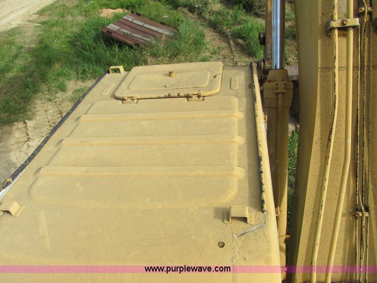 image for item I3827 1994 John Deere 690E LC excavator