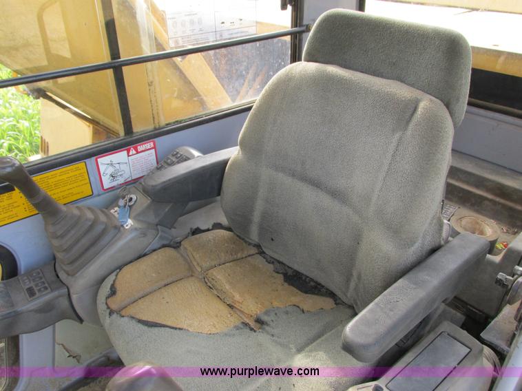 image for item I3827 1994 John Deere 690E LC excavator