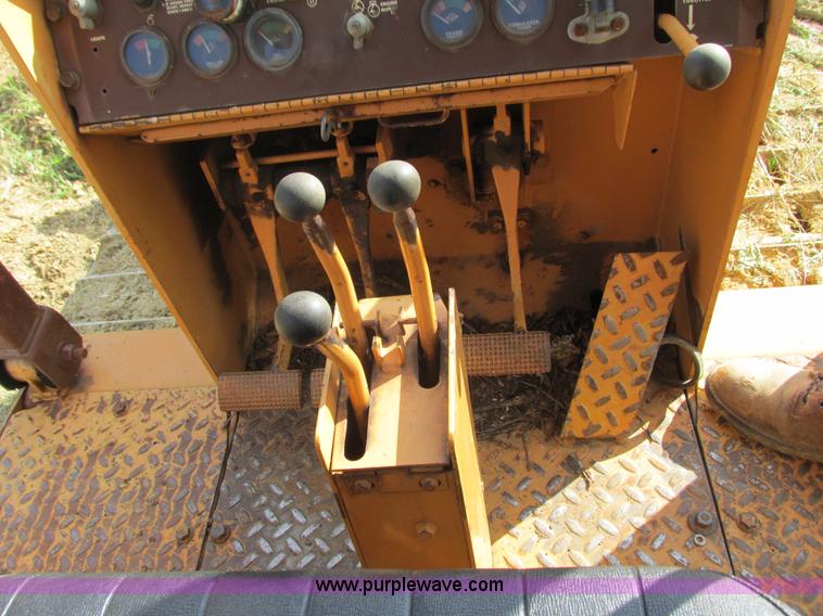 image for item I3828 1986 Case 850D dozer