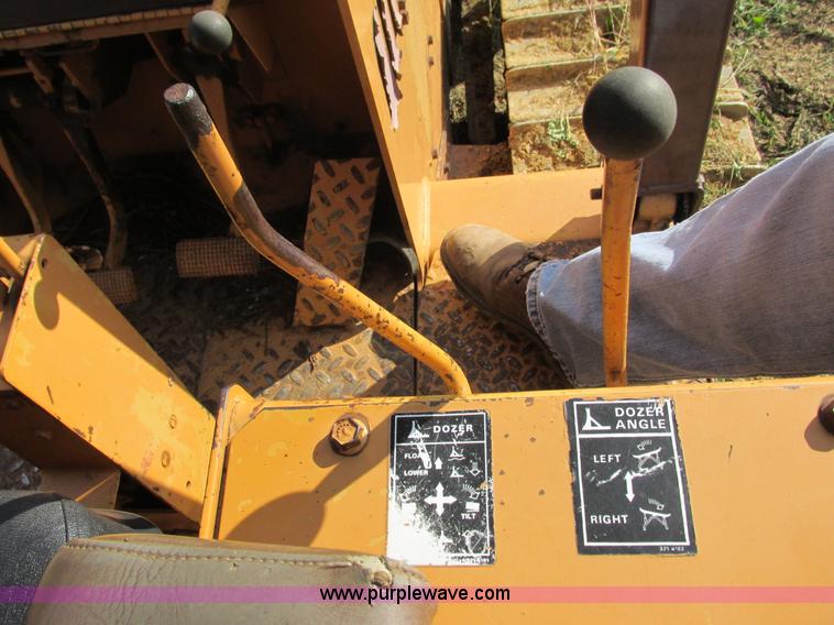 image for item I3828 1986 Case 850D dozer
