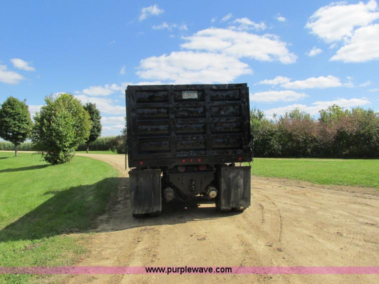 image for item I3829 1992 Ford LT8000 dump truck