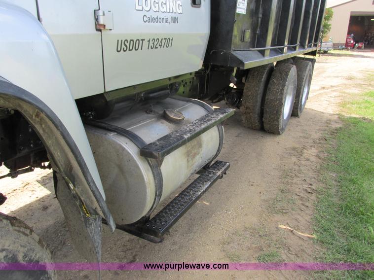 image for item I3829 1992 Ford LT8000 dump truck