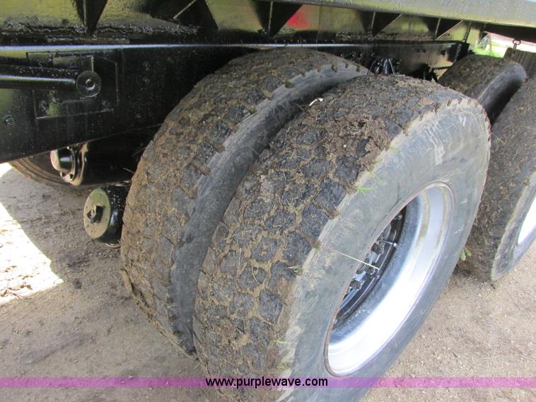 image for item I3829 1992 Ford LT8000 dump truck