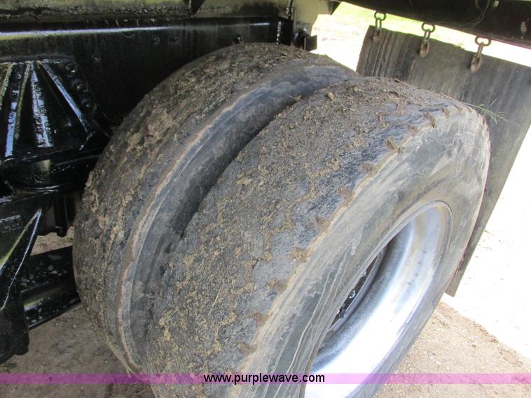 image for item I3829 1992 Ford LT8000 dump truck