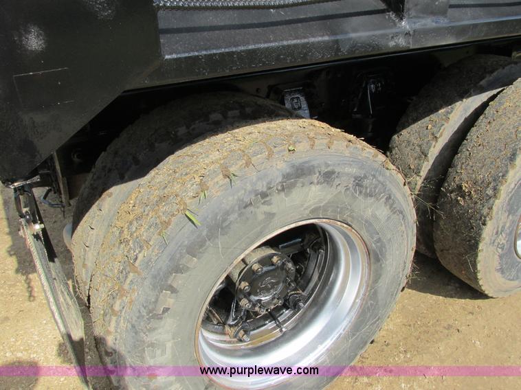 image for item I3829 1992 Ford LT8000 dump truck