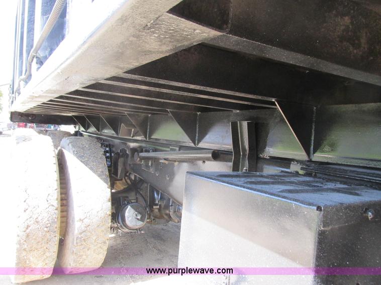 image for item I3829 1992 Ford LT8000 dump truck