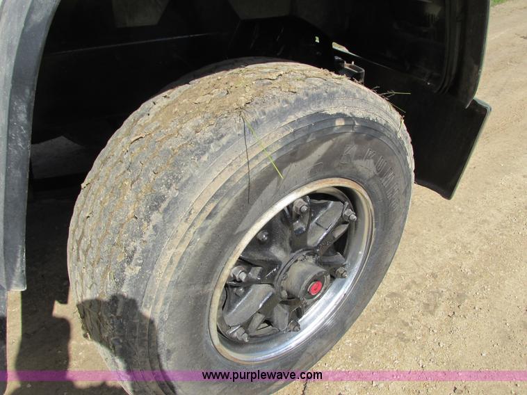 image for item I3829 1992 Ford LT8000 dump truck