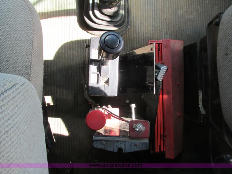 image for item I3829 1992 Ford LT8000 dump truck