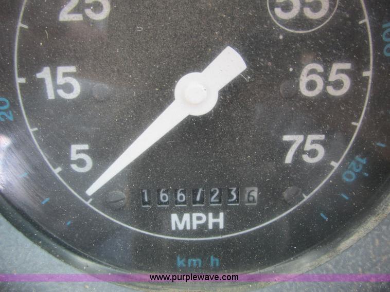 image for item I3829 1992 Ford LT8000 dump truck