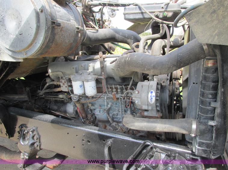 image for item I3829 1992 Ford LT8000 dump truck