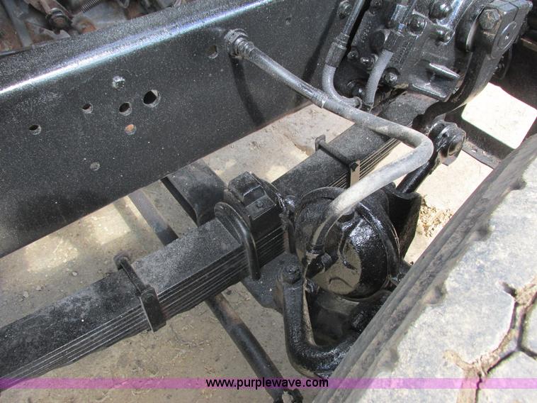 image for item I3829 1992 Ford LT8000 dump truck