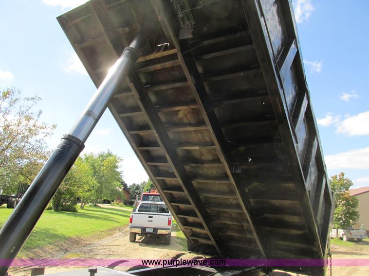 image for item I3829 1992 Ford LT8000 dump truck