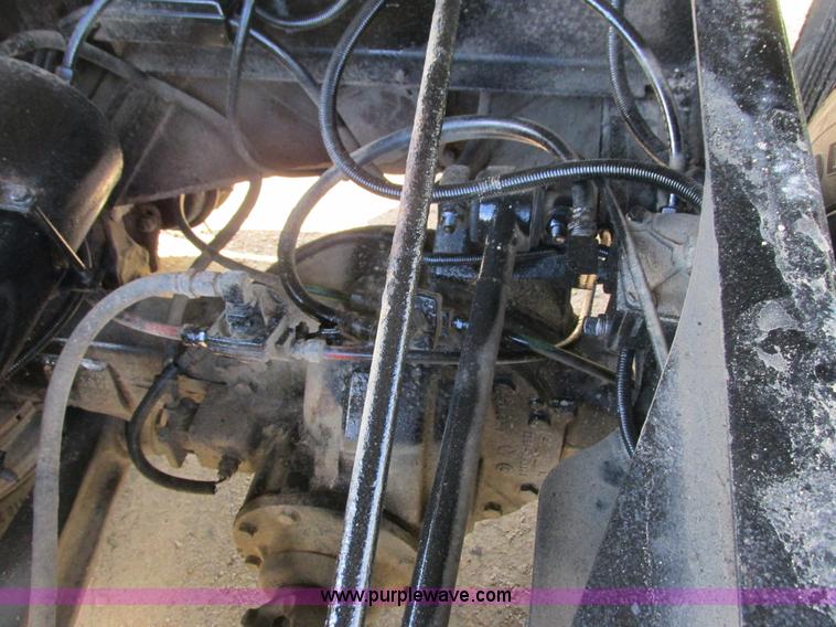 image for item I3829 1992 Ford LT8000 dump truck