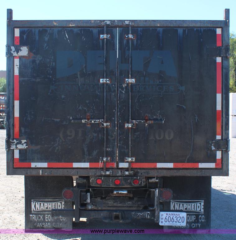 image for item I5790 2003 GMC C5500 dump bed truck