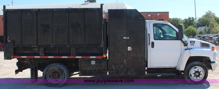 image for item I5790 2003 GMC C5500 dump bed truck