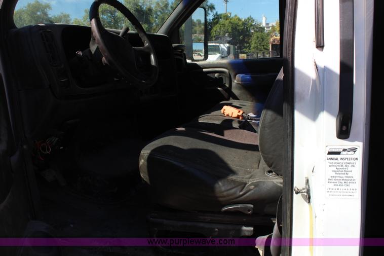 image for item I5790 2003 GMC C5500 dump bed truck