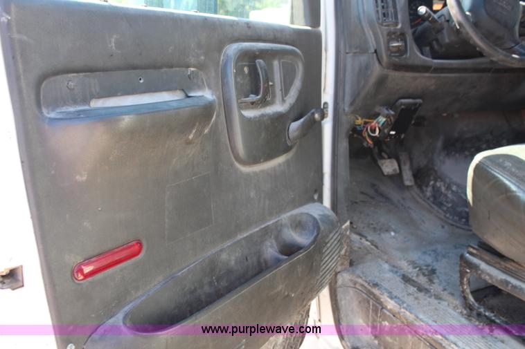 image for item I5790 2003 GMC C5500 dump bed truck