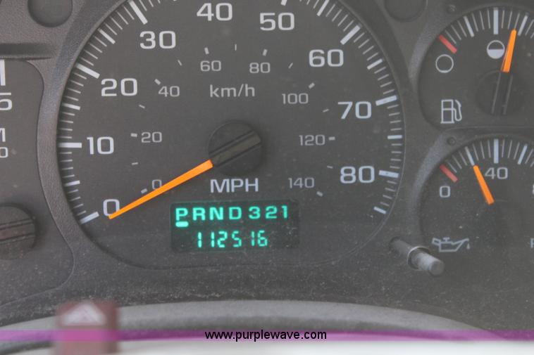 image for item I5790 2003 GMC C5500 dump bed truck