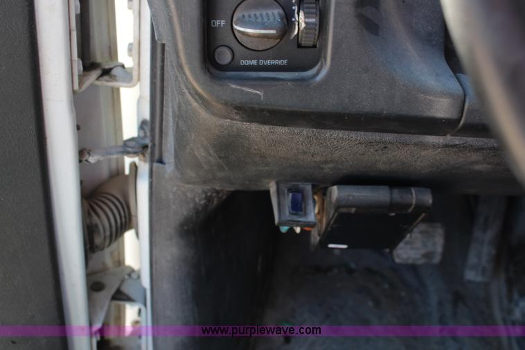 image for item I5790 2003 GMC C5500 dump bed truck