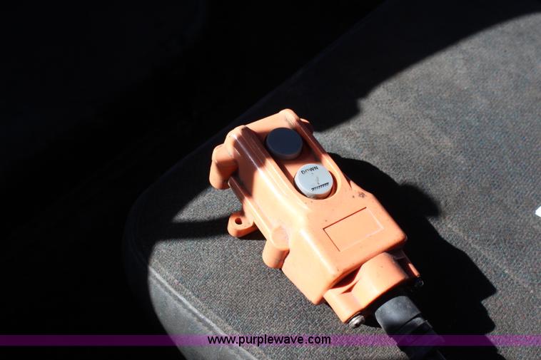 image for item I5790 2003 GMC C5500 dump bed truck