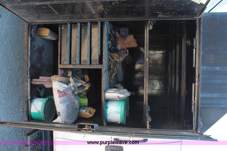 image for item I5790 2003 GMC C5500 dump bed truck