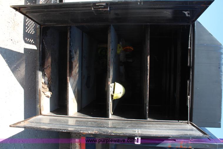 image for item I5790 2003 GMC C5500 dump bed truck