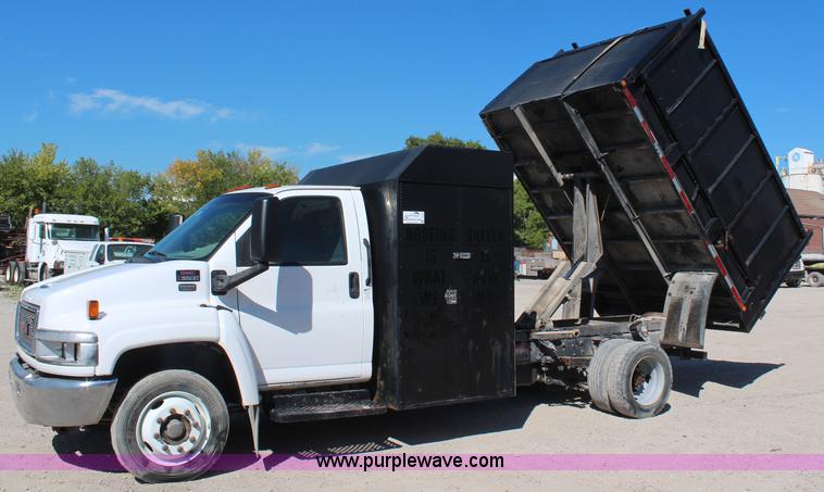 image for item I5790 2003 GMC C5500 dump bed truck
