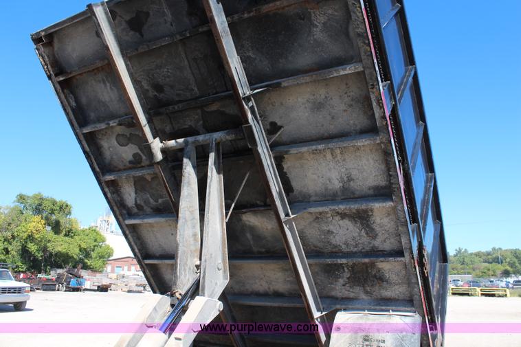 image for item I5790 2003 GMC C5500 dump bed truck