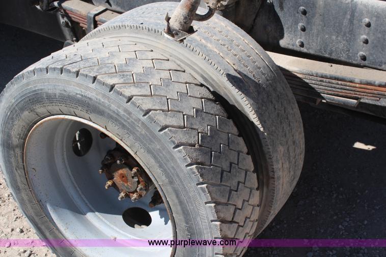 image for item I5790 2003 GMC C5500 dump bed truck