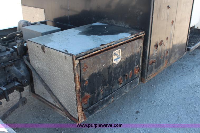 image for item I5790 2003 GMC C5500 dump bed truck